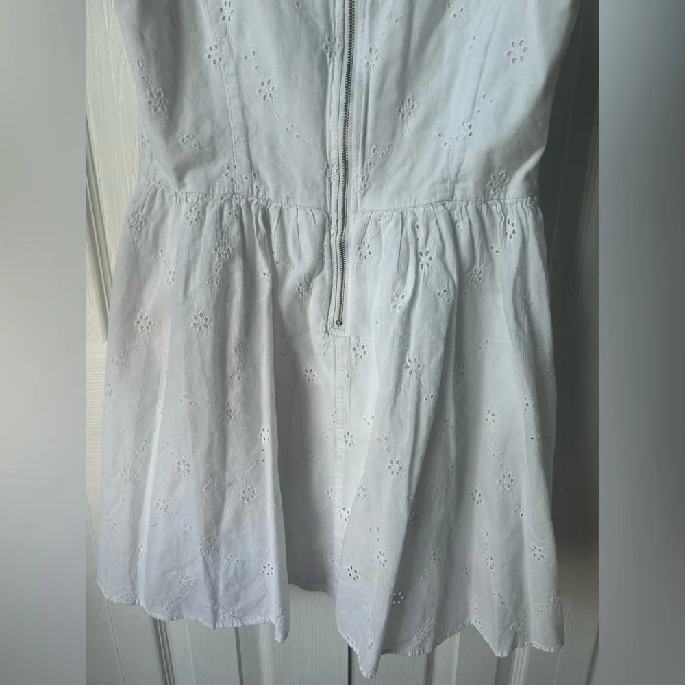 Cute white floral eyelet/broderie anglaise sun dress - size medium (M)